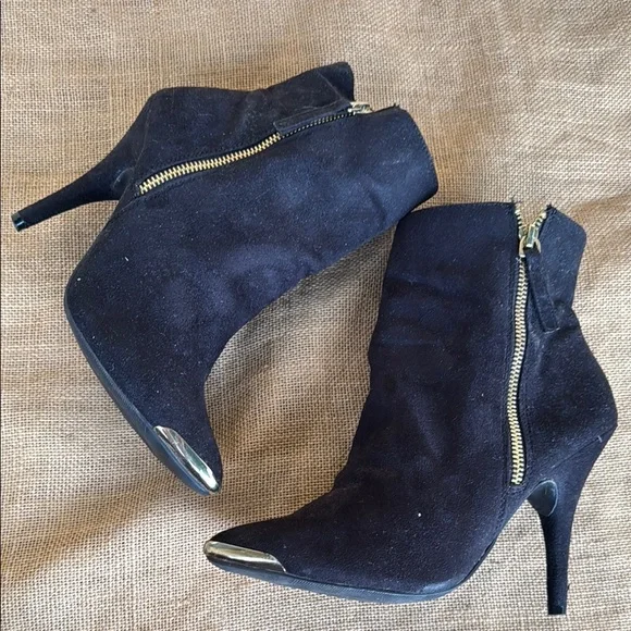 Elegant Black Suede Ankle Boots just Fab Size 6 - Picture 2 of 9